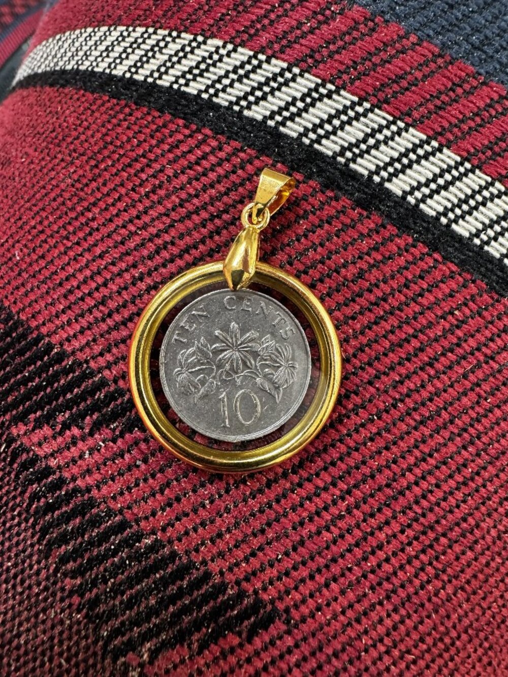 1987 Singapore 10 Cents Star Jasmine Floral Coin Resin Pendant - Vintage Coin